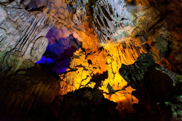 Premium Photo | Thien cung cave, halong bay, vietnam