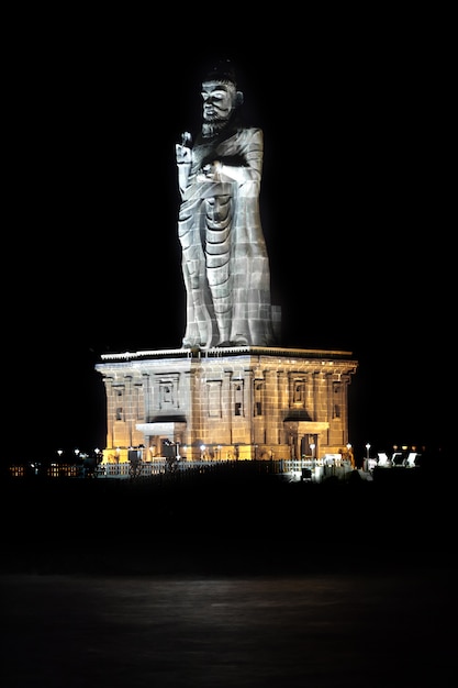 Thiruvalluvar statue | Premium Photo