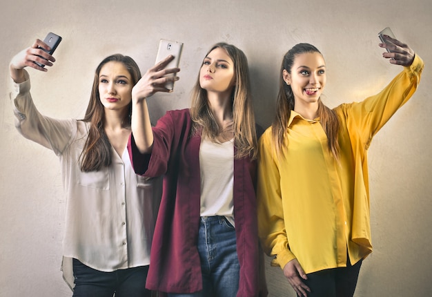 Three Girl Takes A Selfie Photo Premium Download