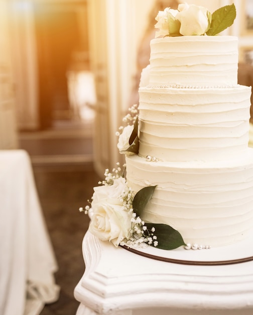 Top 27+ Stock Photos 3 tier white wedding cake with flowers Superb