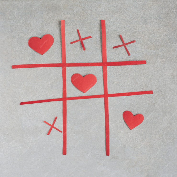 Free Photo | Tic tac toe game with red ornament hearts