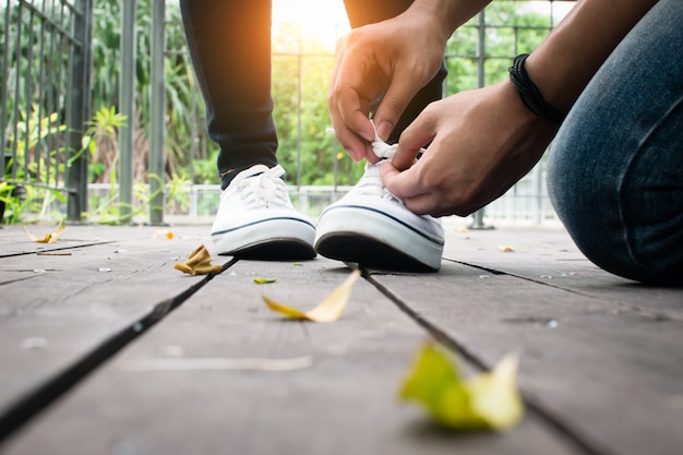 Premium Photo | Tie shoes to lover romantic in love