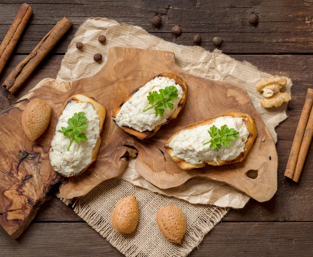 Premium Photo Toasted bread with a salted codfish mousse