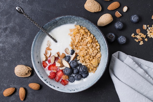 Top view bowl with milk and oats Free Photo