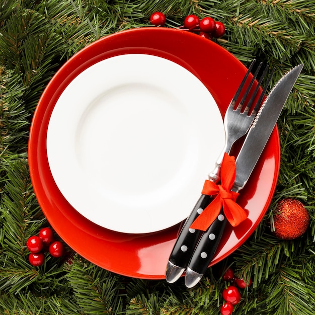 Free Photo | Top view christmas tableware with decorations