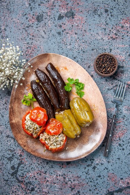 Free Photo | Top view eggplant dolma with cooked tomatoes and bell ...