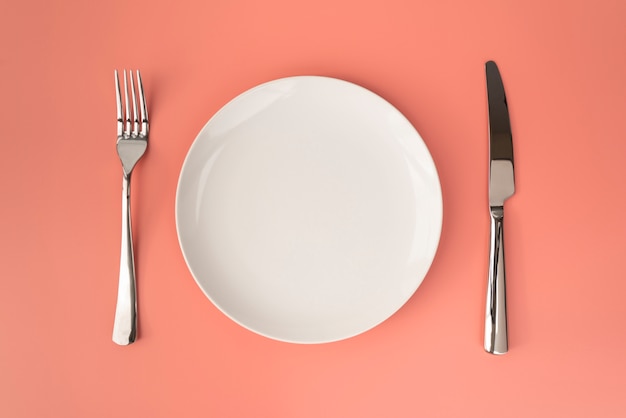 Top view of empty plate with cutlery | Free Photo