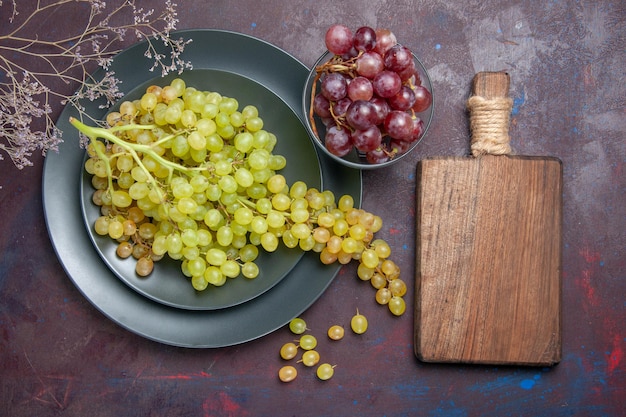 Free Photo | Top view fresh mellow grapes green grapes on dark surface ...