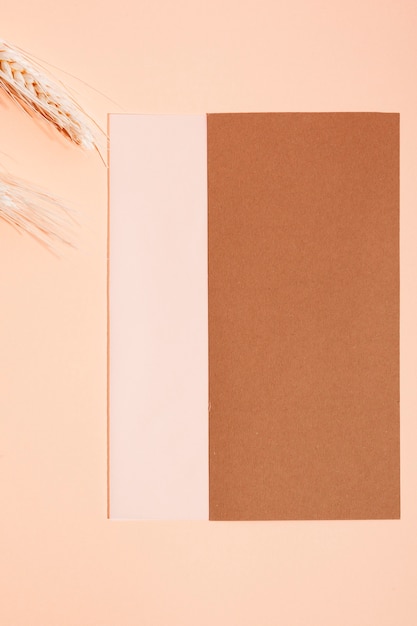 Top view paper sheets on desk | Free Photo