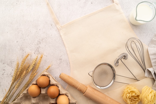 Top view pasta with ingredients frame with apron Free Photo