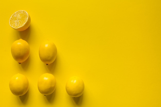 Premium Photo | Top view whole and sliced ripe lemon laid out in ...