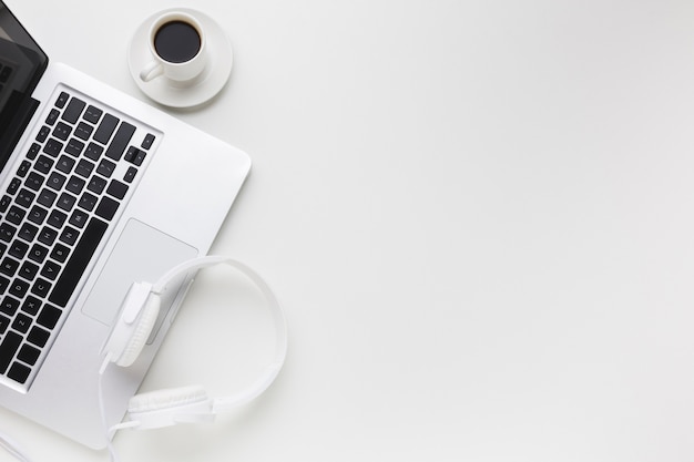 Top view of work space with laptop and headphones Free Photo