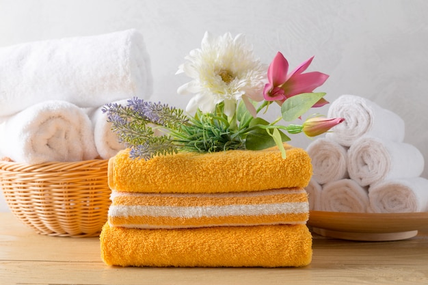 Towels roll with flower Premium Photo