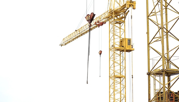 how much can a tower crane lift