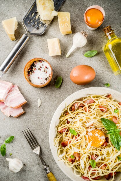 Premium Photo Traditional Italian Pasta Spaghetti Carbonara With Bacon Creamy Sauce Parmesan Cheese Egg Yolk And Fresh Basil