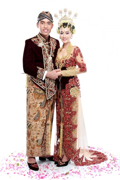 Premium Photo Traditional Java Wedding Couple