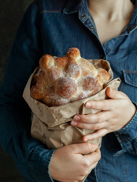 Premium Photo | Traditional mexican bread of the dead pan de muerto holiday