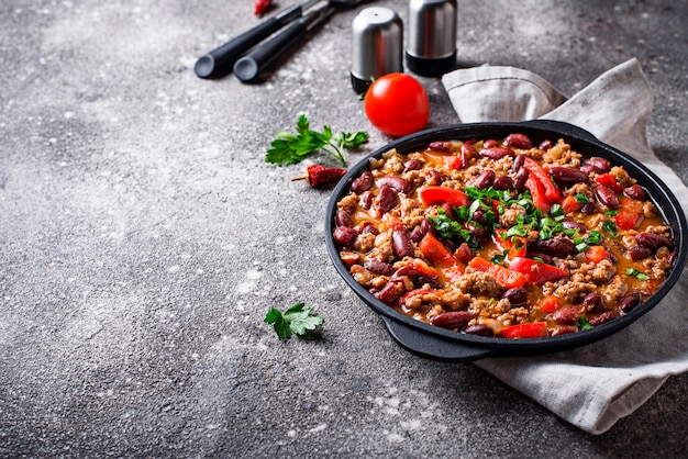 Premium Photo | Traditional mexican dish chili con carne