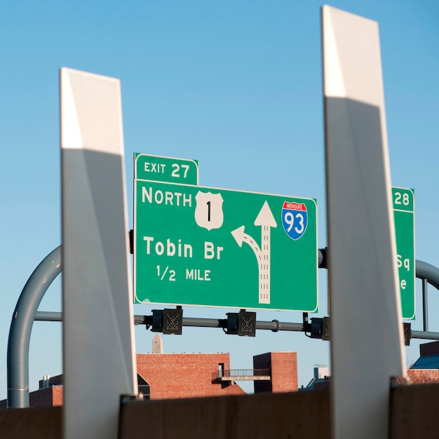 アメリカ マサチューセッツ州ボストンの交通標識 プレミアム写真