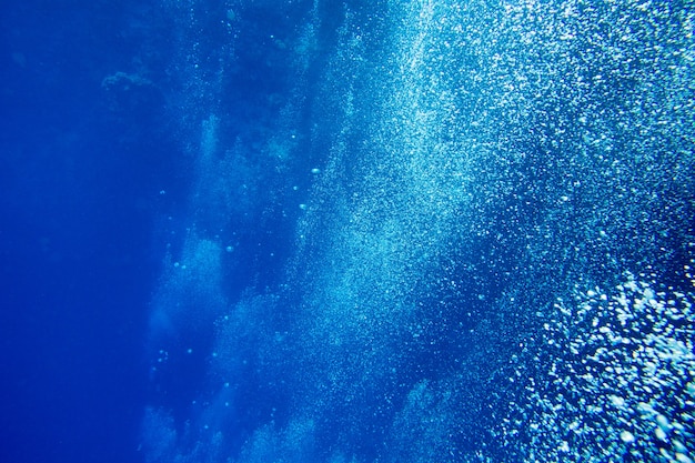 静かな水中背景 プレミアム写真