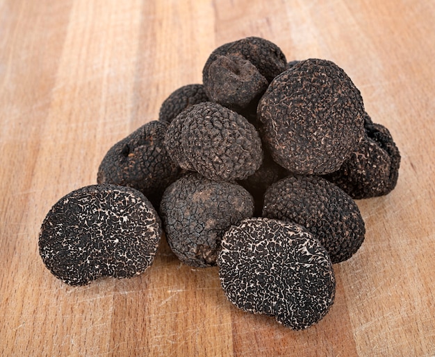 tuber-melanosporum_87557-14179.jpg