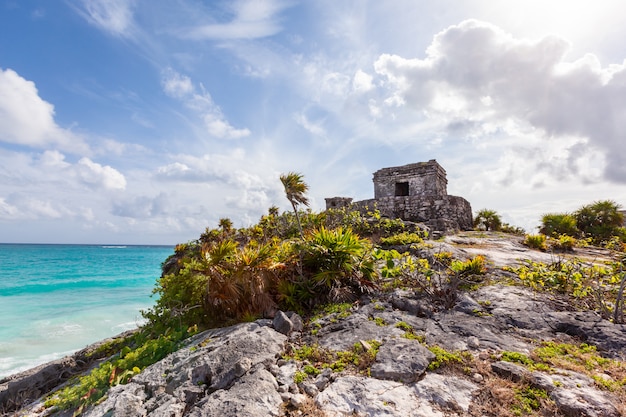 Premium Photo | Tulum mayan ruins over caribbean sea. mexico quintana roo