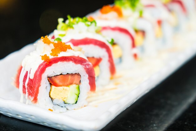 Free Photo | Tuna sushi roll