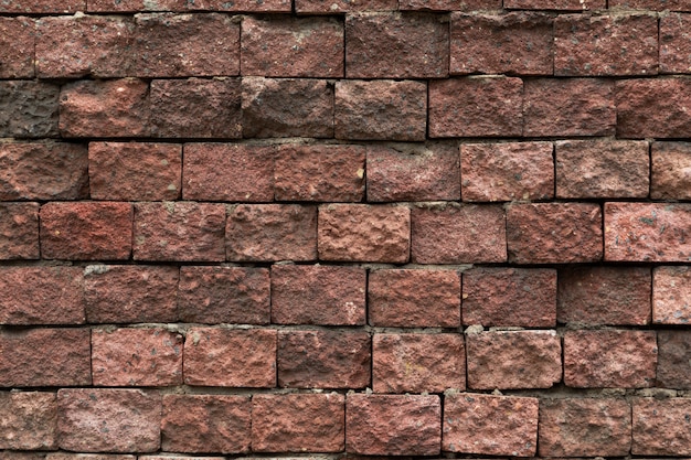 uneven-wall-cladded-with-decorative-maroon-tile_88135-12415.jpg (626×417)
