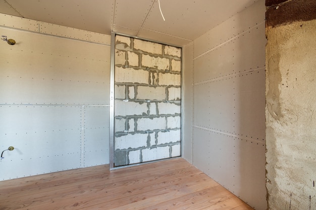 Premium Photo Unfinished Brick Wall In A Room Under Construction Prepared For Drywall Plates Frame Installation - Drywall On Brick