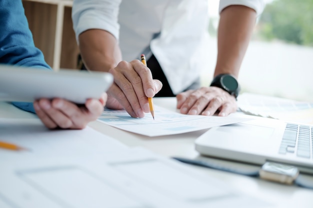 Ux ui designer planning esponsive design Premium Photo