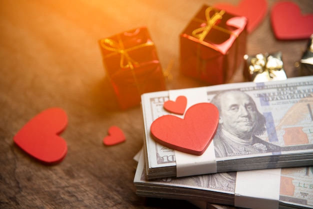 valentines day and money