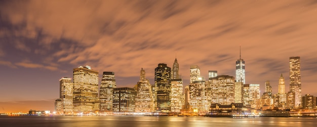 View of lower manhattan from brooklyn Premium Photo