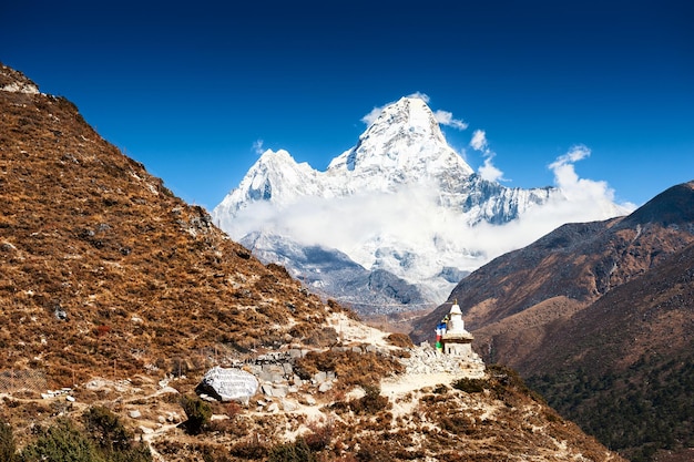 Premium Photo | View Of Mount Ama Dablam In Himalayas, Nepal. Everest ...