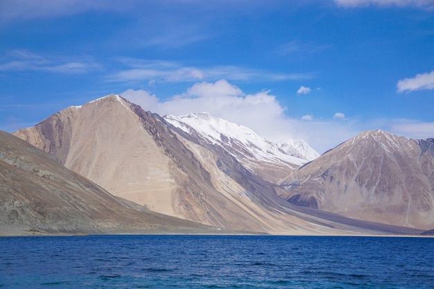 Premium Photo | View of pangong lake in leh, ladakh region, india