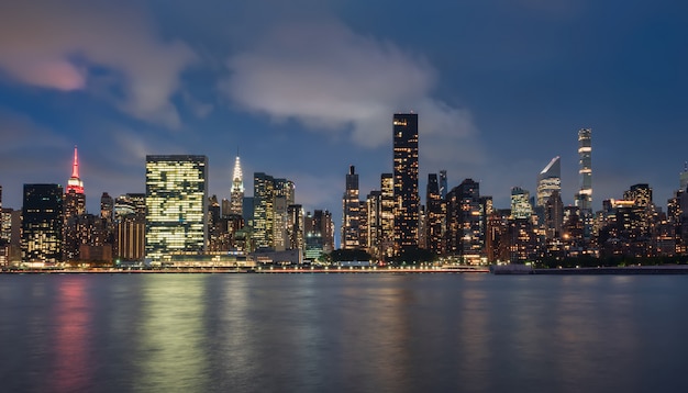 Premium Photo | View of the skyline of manhattan, new york, usa, at ...