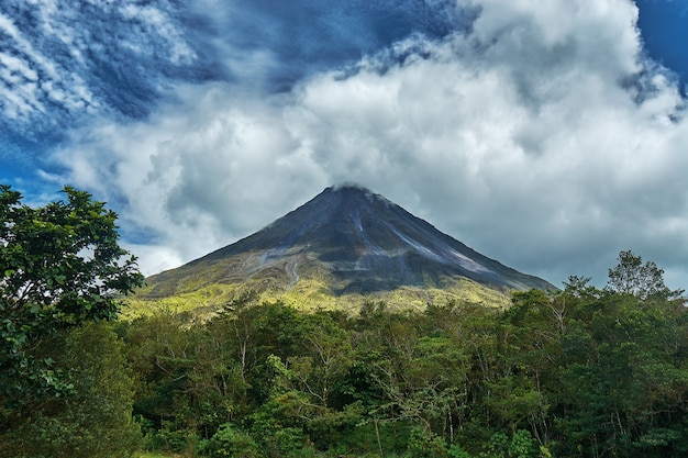 Premium Photo | Volcan arenal at la fortuna discrict in costa rica