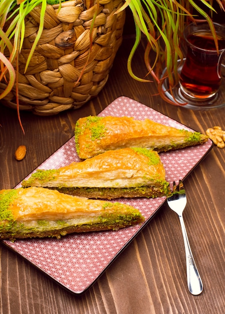 Free Photo | Walnut, pistachio turkish style antep baklava presentation ...