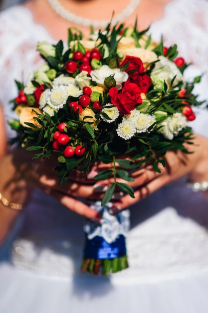 Premium Photo Wedding Bouquet With Red Roses And White Daisies In Hands Of The Bride