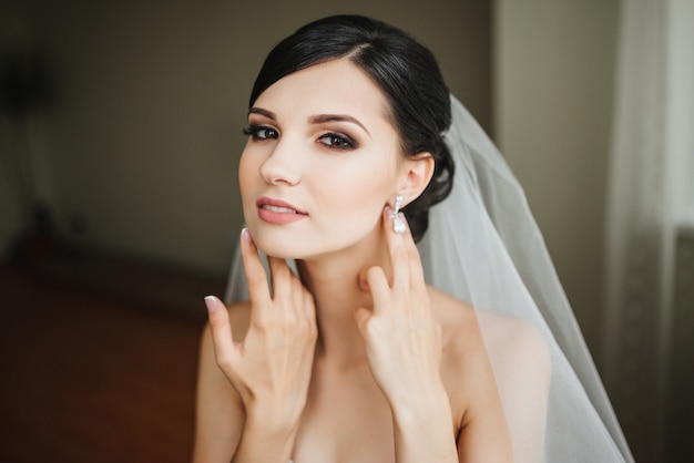 Wedding bride happy and getting ready for the wedding  Free Photo