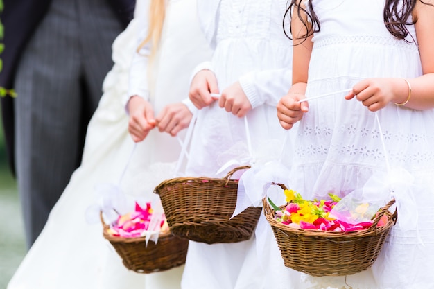 Wedding bridesmaids children with flower basket Premium Photo