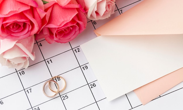 Wedding rings with flowers on calendar Free Photo