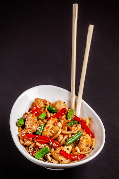 Premium Photo | Wheat noodles with vegetables and chicken.