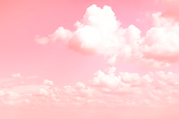 ピンクの空を背景に白い空気雲 プレミアム写真