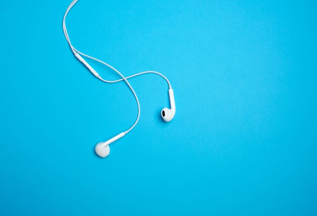 Premium Photo | White earphones with a cable