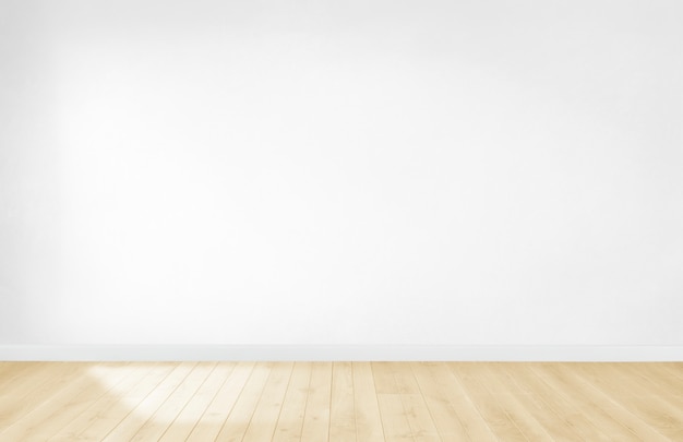 木製の床と空の部屋で白い壁紙 プレミアム写真