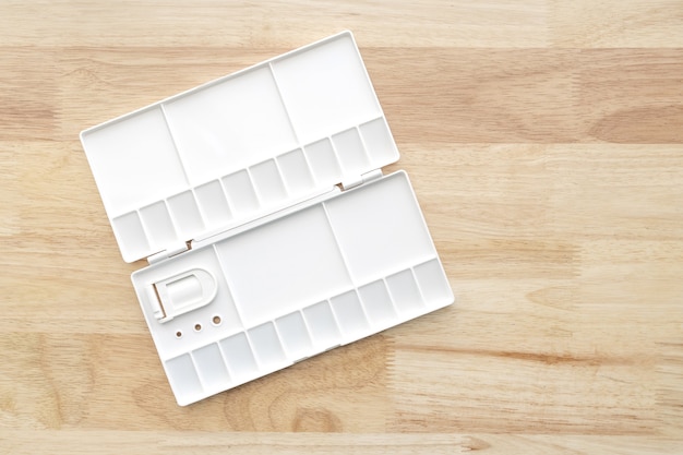 Premium Photo | White watercolour palette. empty watercolor tray ...