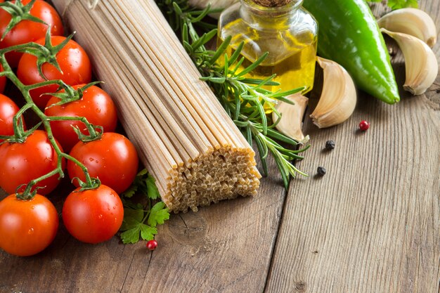 premium-photo-whole-wheat-spaghetti-vegetables-and-herbs