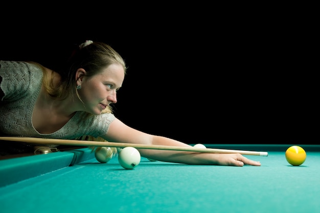 Free Photo Woman Aiming For Billiard