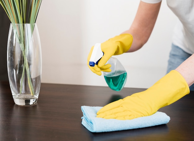 Woman cleaning the table with rag Free Photo