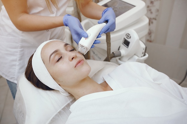 Woman in cosmetology studio on laser hair removal Free Photo